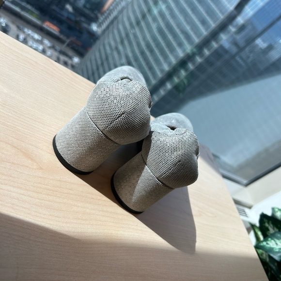 Amalfi By Rangoni 8.5 NEW  Gray Heels with Chunky Heel- pillow soft elastic heel - Picture 9 of 16